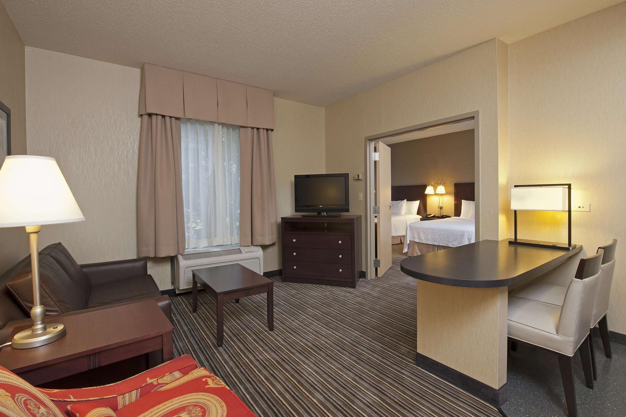 Hampton Inn & Suites Lincolnshire Exterior photo