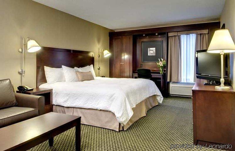 Hampton Inn & Suites Lincolnshire Room photo