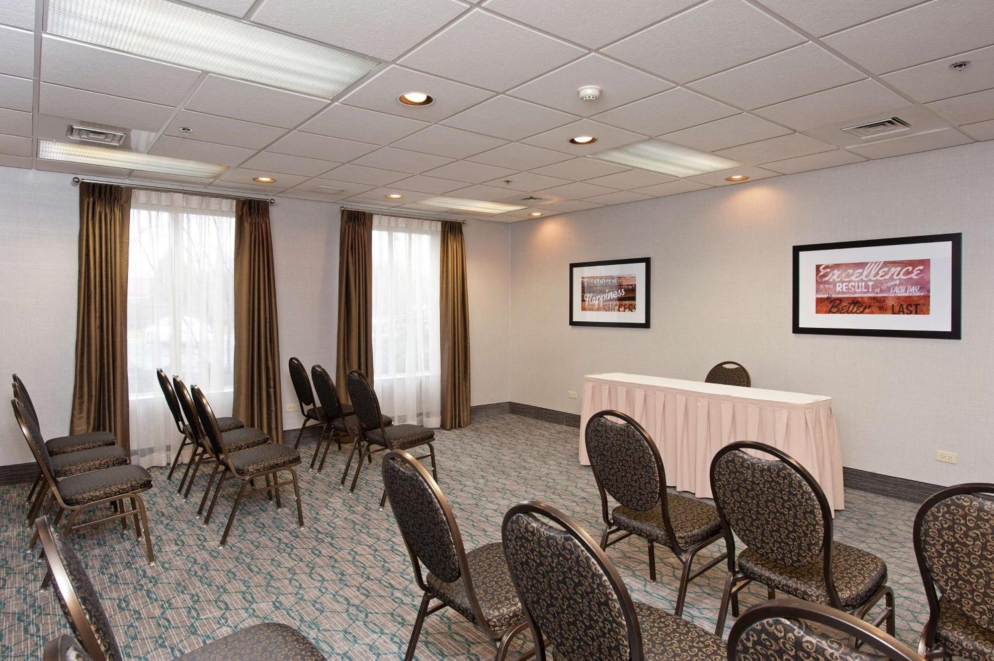 Hampton Inn & Suites Lincolnshire Exterior photo