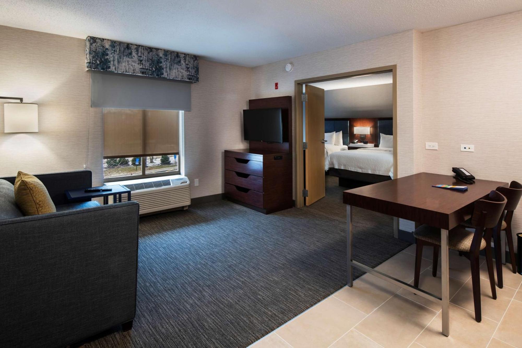 Hampton Inn & Suites Lincolnshire Exterior photo